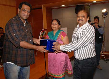 Filmmaker Anurag Basu felicitates organ donors Filmmaker Anurag Basu felicitates organ donors